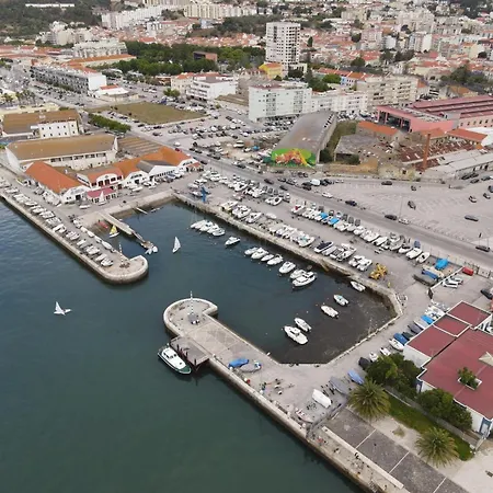 #DuplexduBocage com vista lateral para a Praça Setúbal Extérieur photo