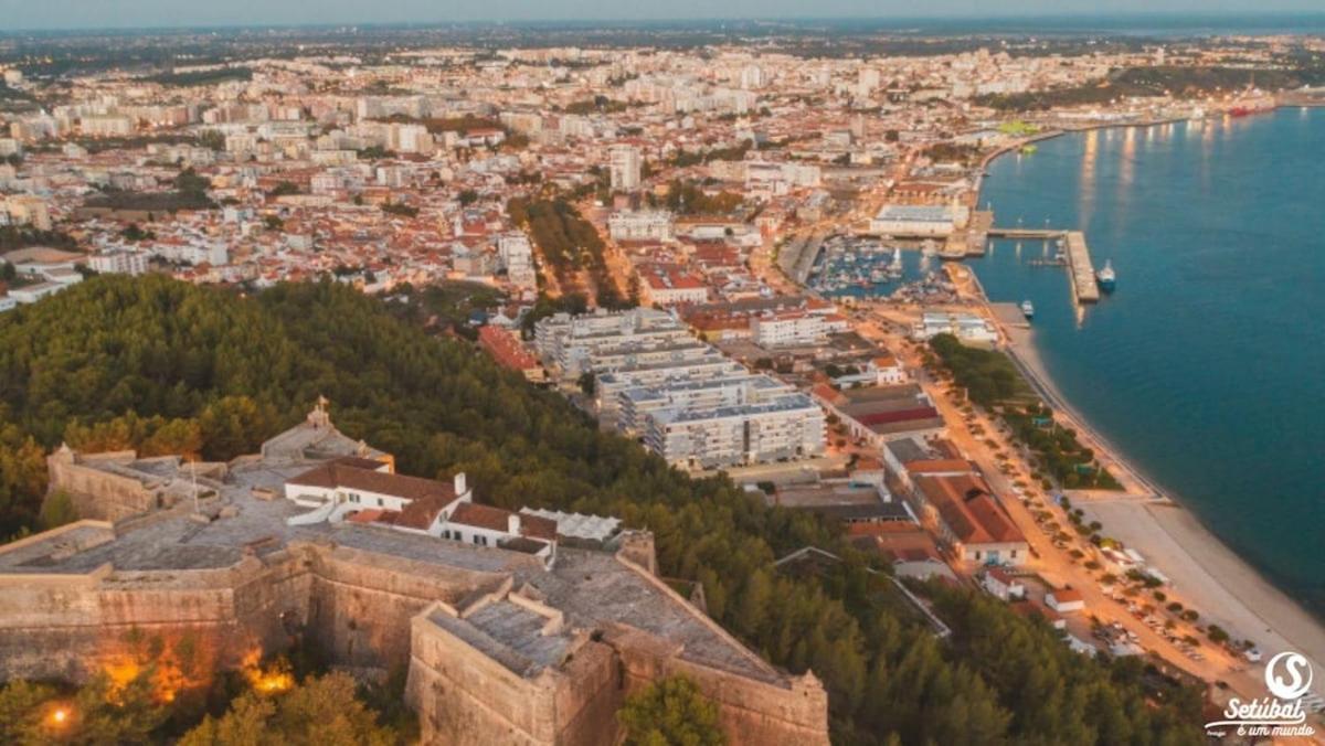 #duplexdubocage Com Vista Lateral A Praça *