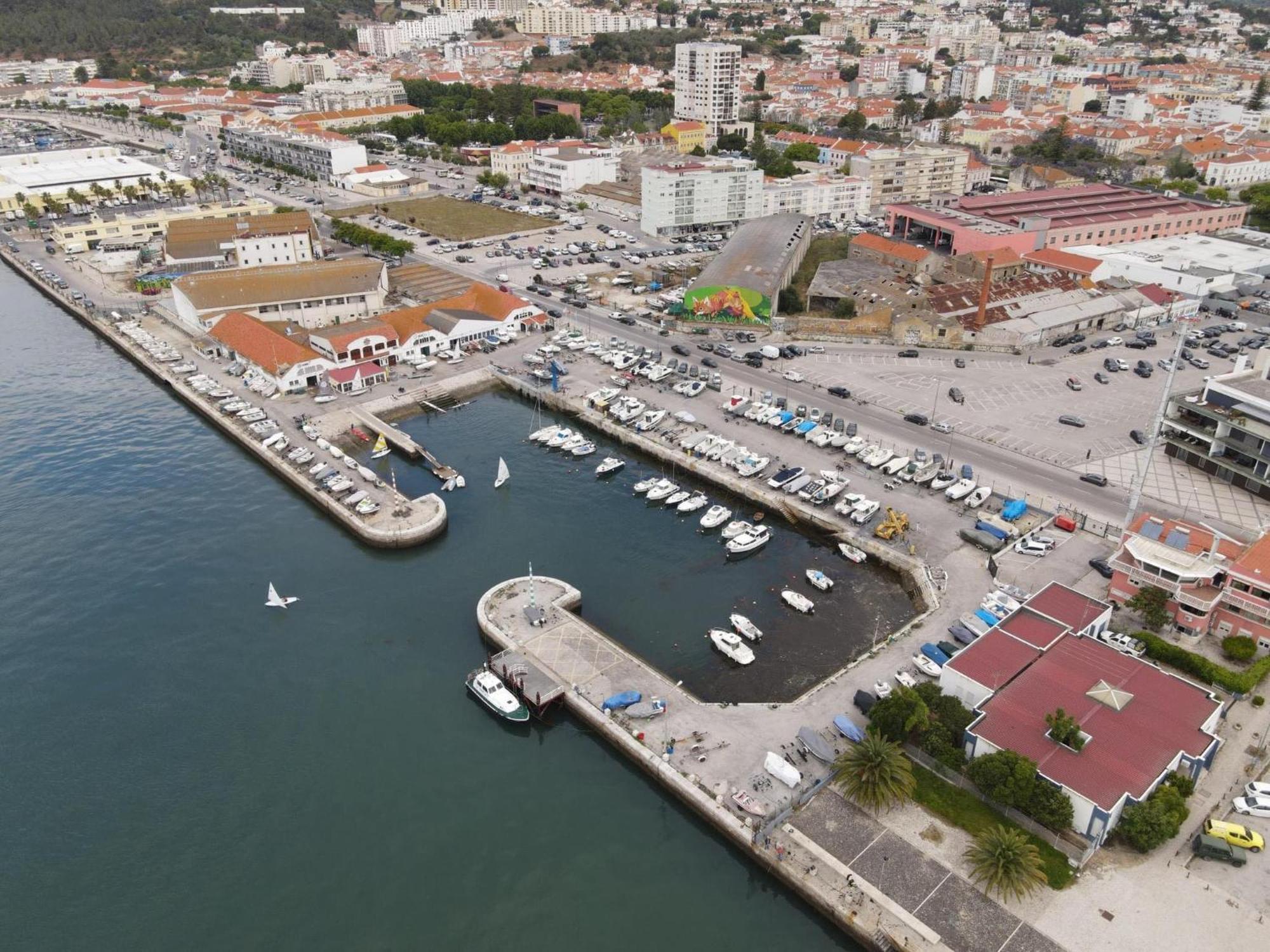 Appartement #duplexdubocage Com Vista Lateral A Praça *